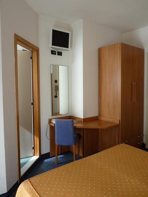 Hotel Gambrinus ลิโดดิเยโซโล ภายนอก รูปภาพ