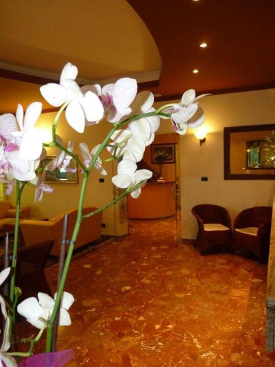 Hotel Gambrinus ลิโดดิเยโซโล ภายนอก รูปภาพ