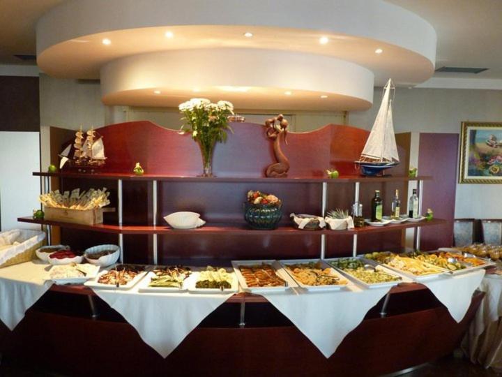 Hotel Gambrinus ลิโดดิเยโซโล ภายนอก รูปภาพ
