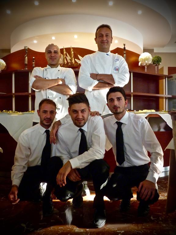 Hotel Gambrinus ลิโดดิเยโซโล ภายนอก รูปภาพ